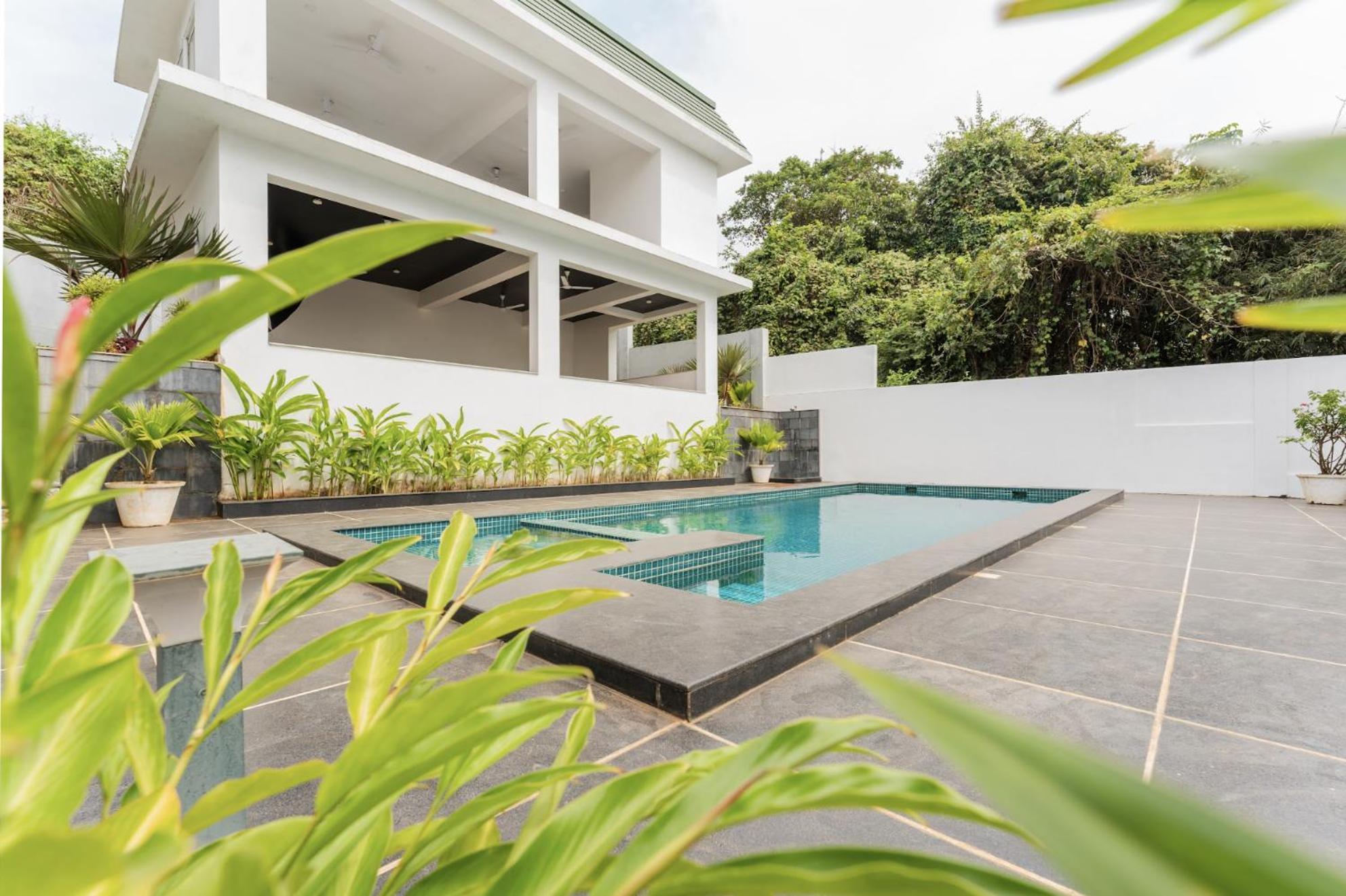 Lavish Apartments with Swimming Pool near Candolim Beach Marmagao Exterior photo